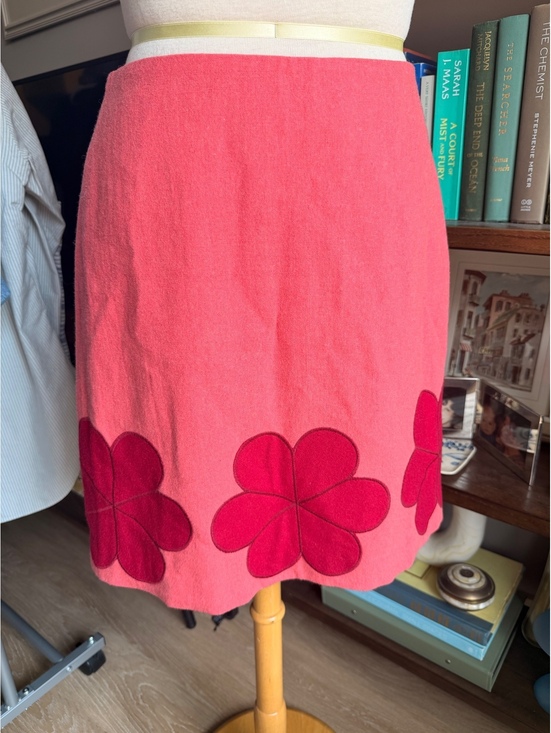 Boden Dresses & Skirts - Vintage Boden Pink Wool Skirt with Burgundy Floral Appliqué Size 6